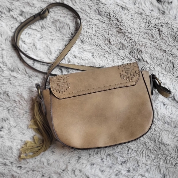 T-Shirt & Jeans Vegan Suede Crossbody Boho Purse - Picture 3 of 7